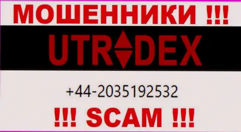 У UTradex далеко не один номер телефона, с какого поступит звонок неизвестно, будьте крайне бдительны